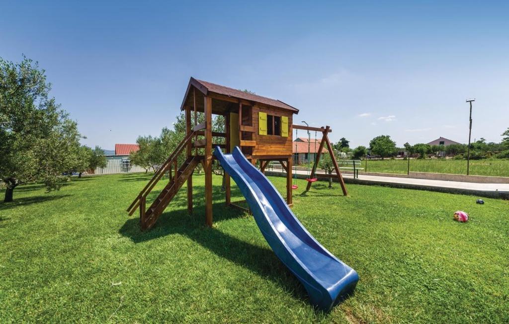 Apartments Mikulic Биоград на Мору Екстериор снимка