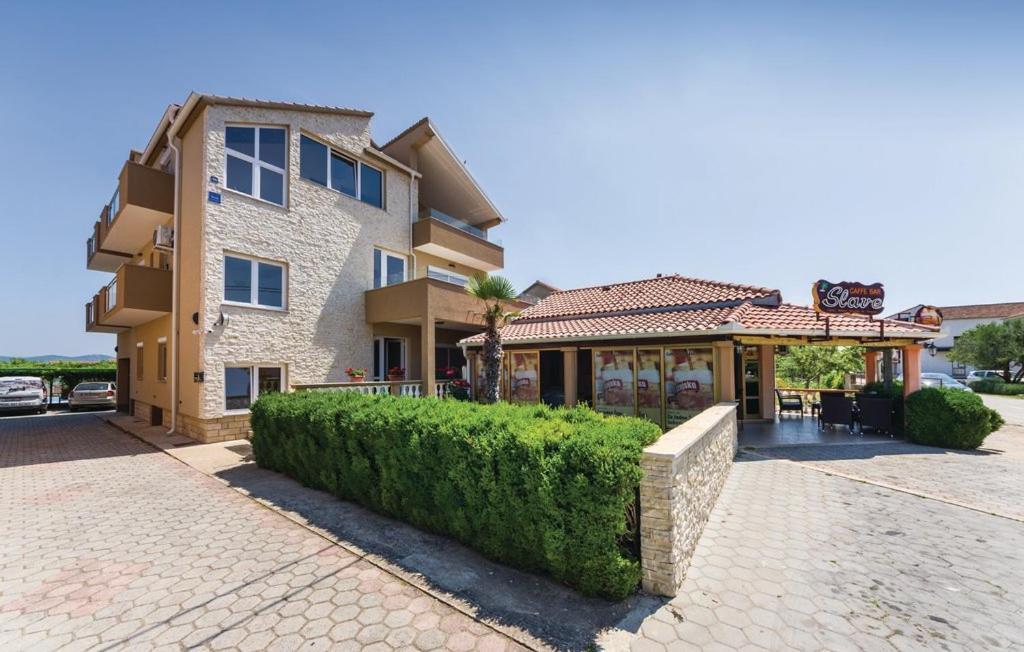 Apartments Mikulic Биоград на Мору Екстериор снимка