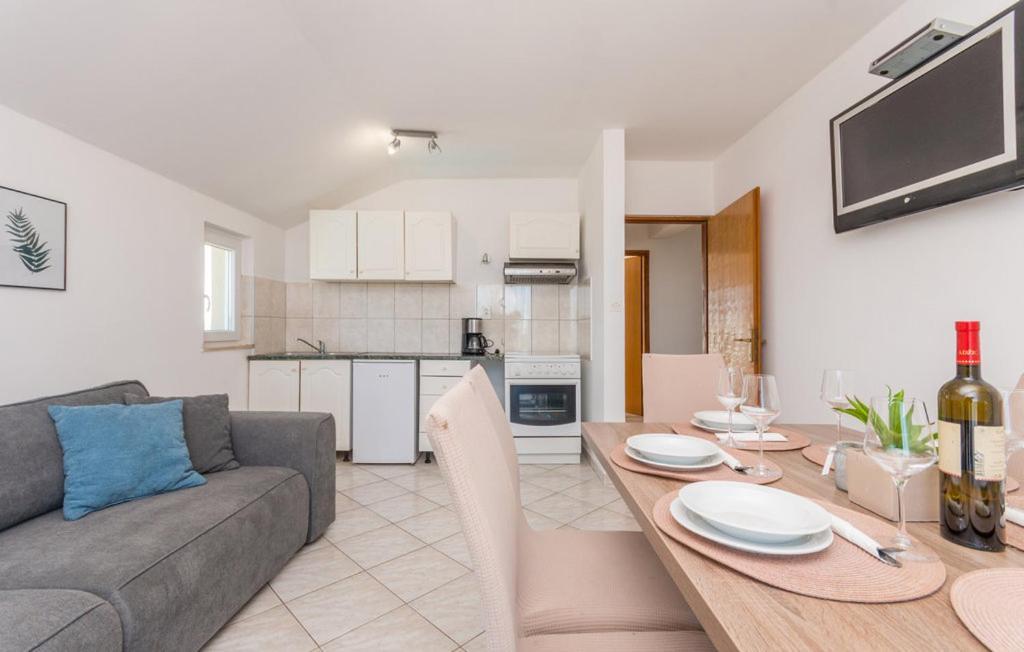 Apartments Mikulic Биоград на Мору Екстериор снимка