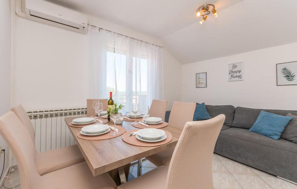 Apartments Mikulic Биоград на Мору Екстериор снимка
