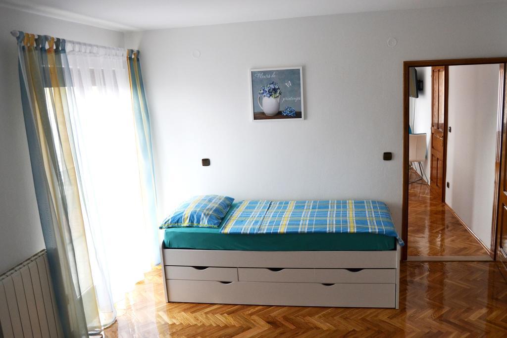 Apartments Mikulic Биоград на Мору Екстериор снимка