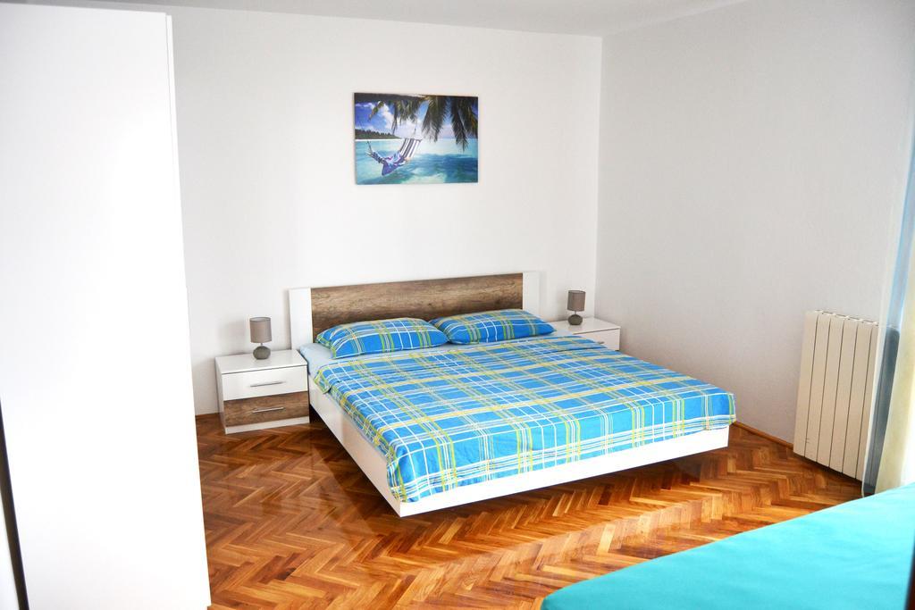 Apartments Mikulic Биоград на Мору Екстериор снимка