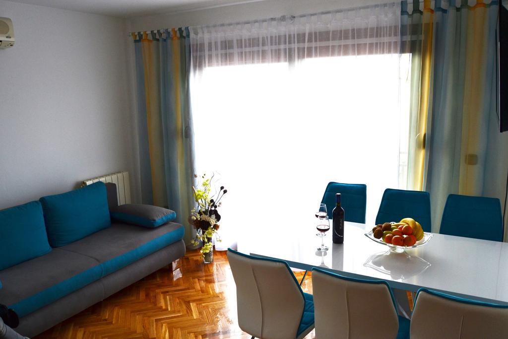 Apartments Mikulic Биоград на Мору Екстериор снимка