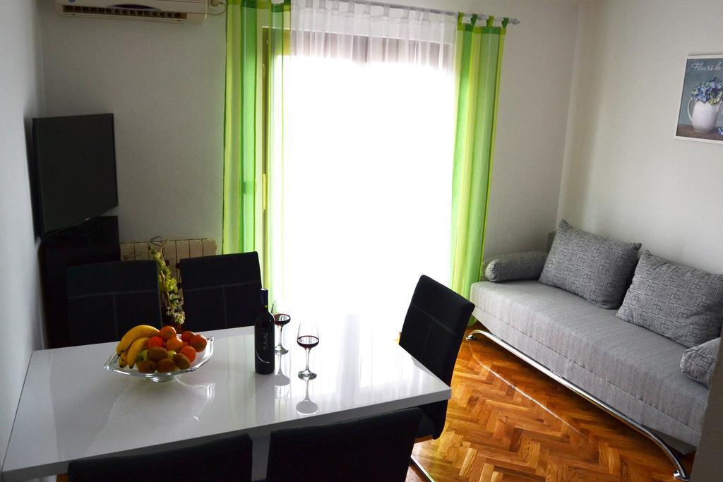 Apartments Mikulic Биоград на Мору Екстериор снимка