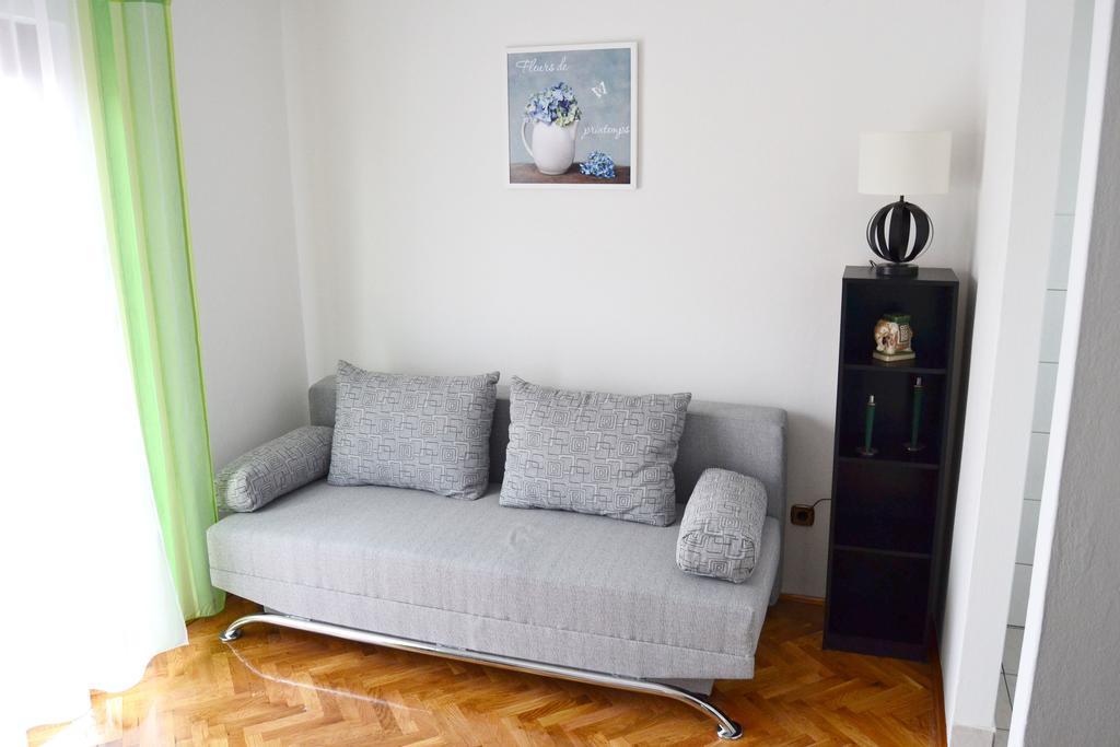 Apartments Mikulic Биоград на Мору Екстериор снимка